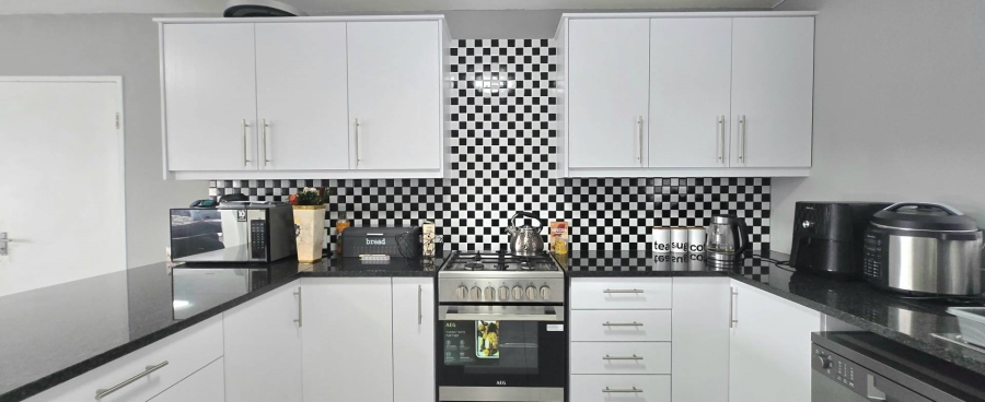 4 Bedroom Property for Sale in Franskraal Western Cape